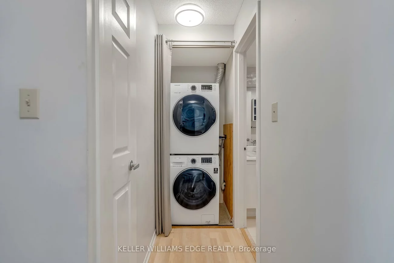 25, Agnes, Cooksville, Mississauga