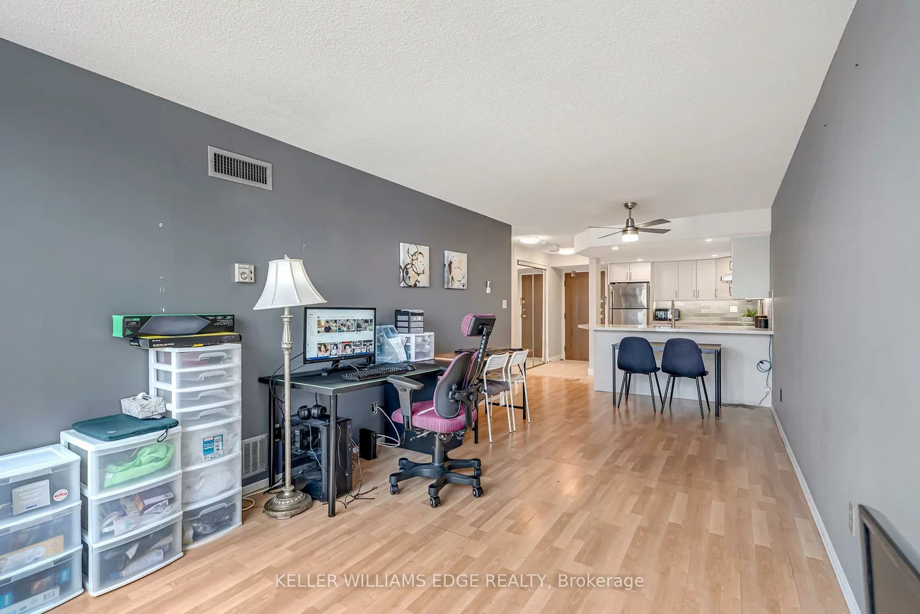 25, Agnes, Cooksville, Mississauga