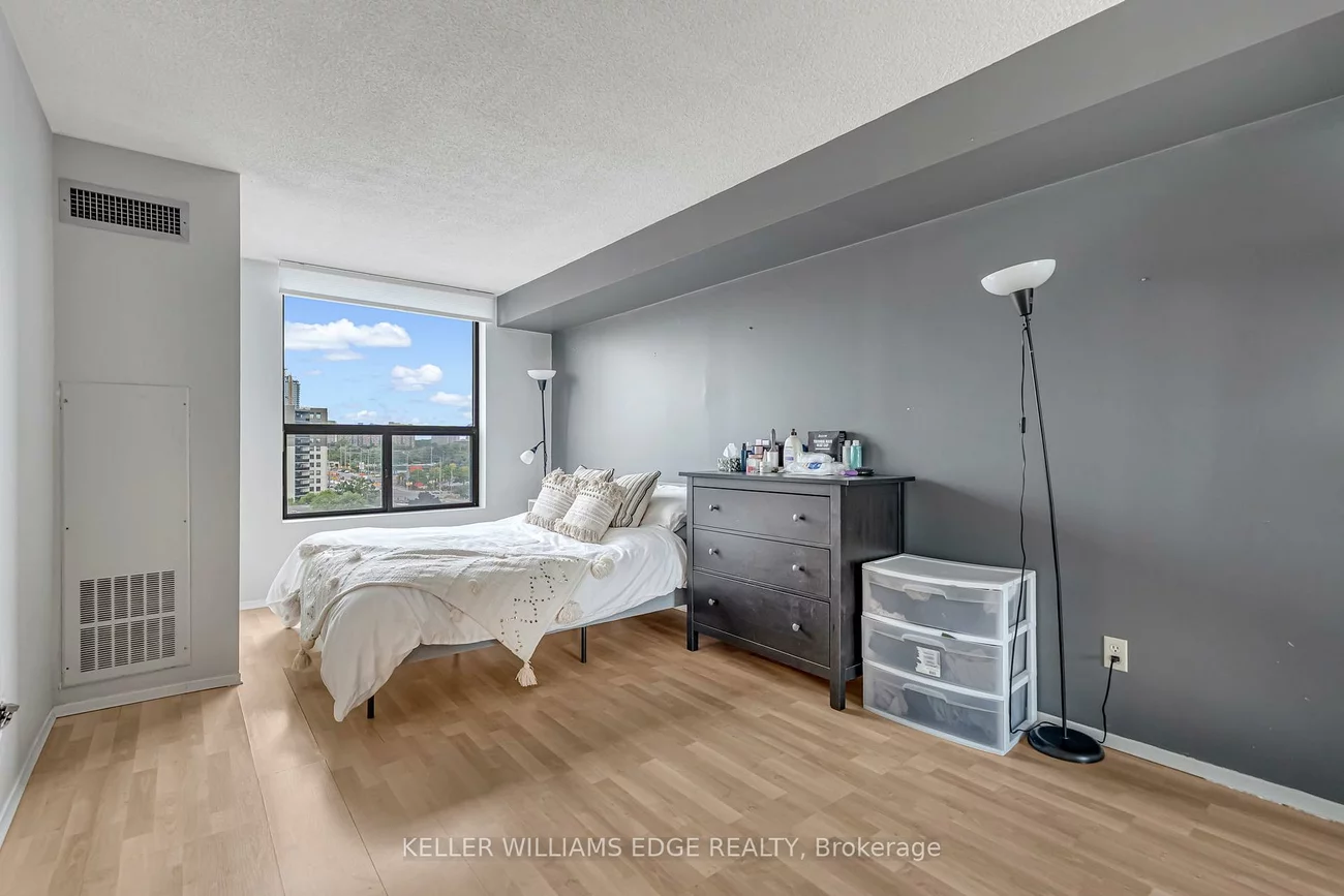 25, Agnes, Cooksville, Mississauga