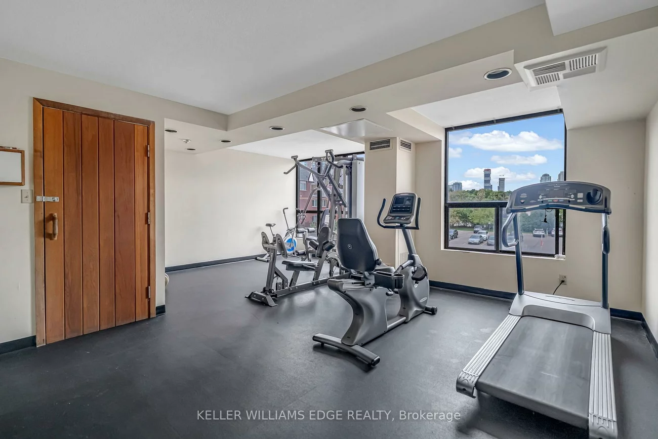 25, Agnes, Cooksville, Mississauga