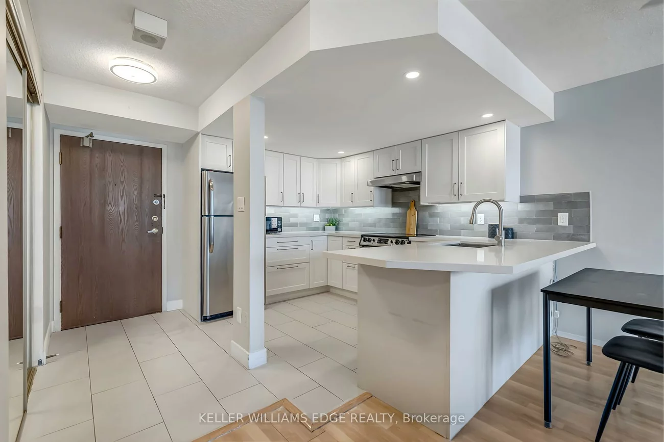 25, Agnes, Cooksville, Mississauga