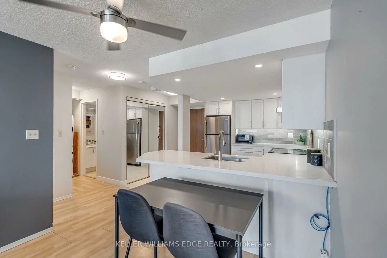 25, Agnes, Cooksville, Mississauga