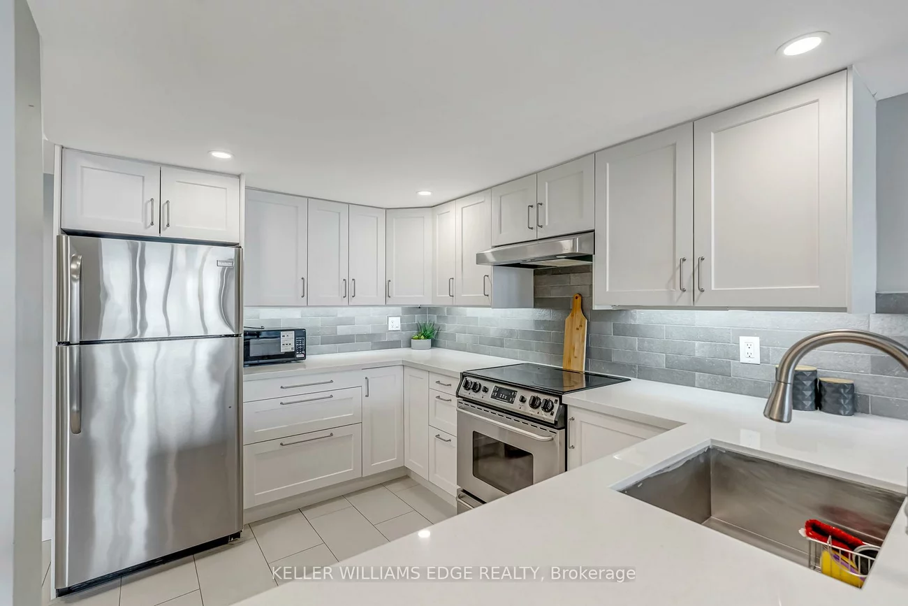 25, Agnes, Cooksville, Mississauga