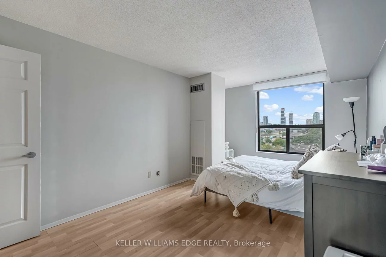 25, Agnes, Cooksville, Mississauga