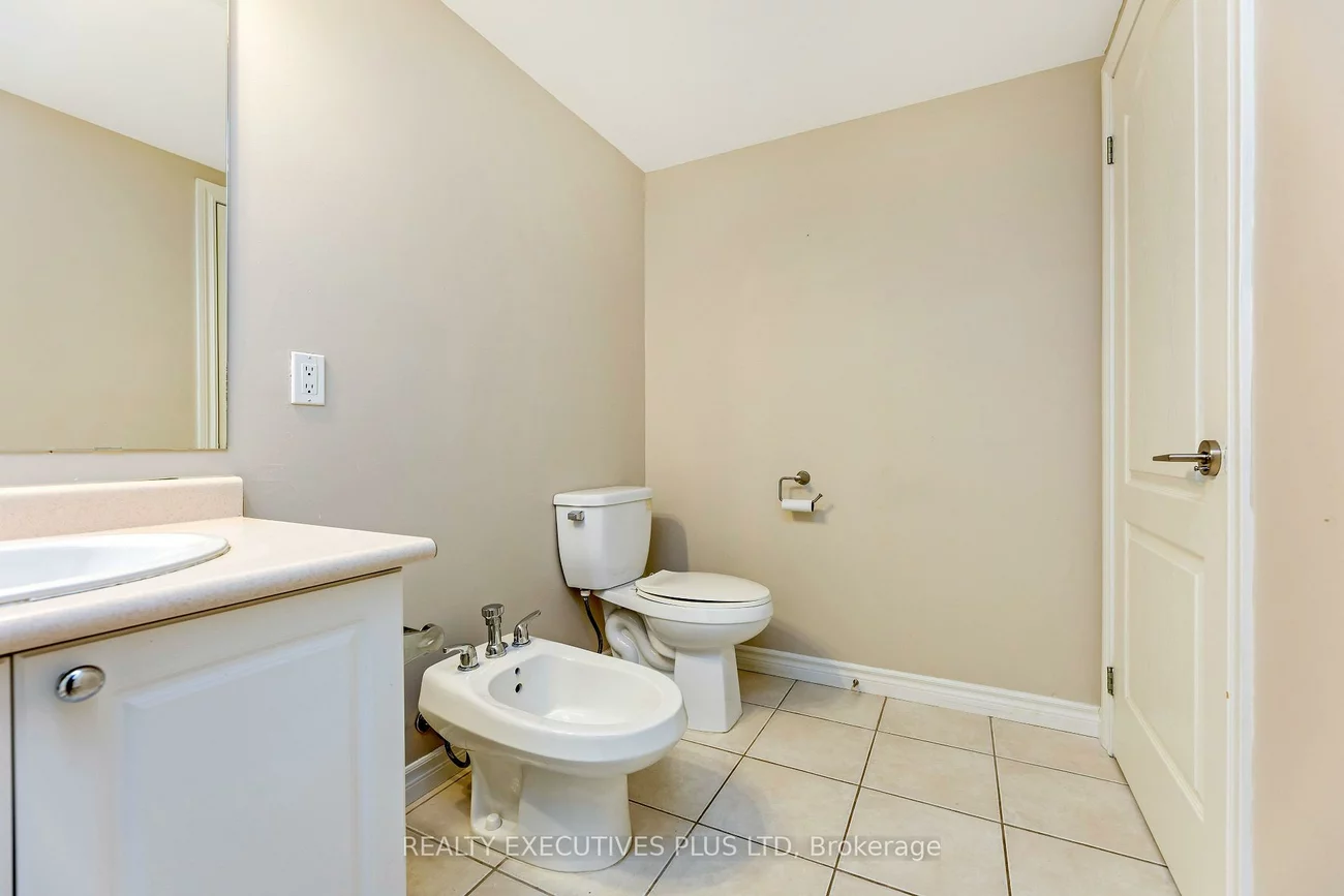 830, Scollard, East Credit, Mississauga
