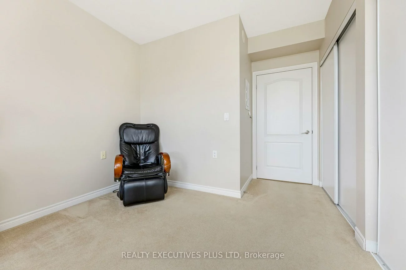 830, Scollard, East Credit, Mississauga