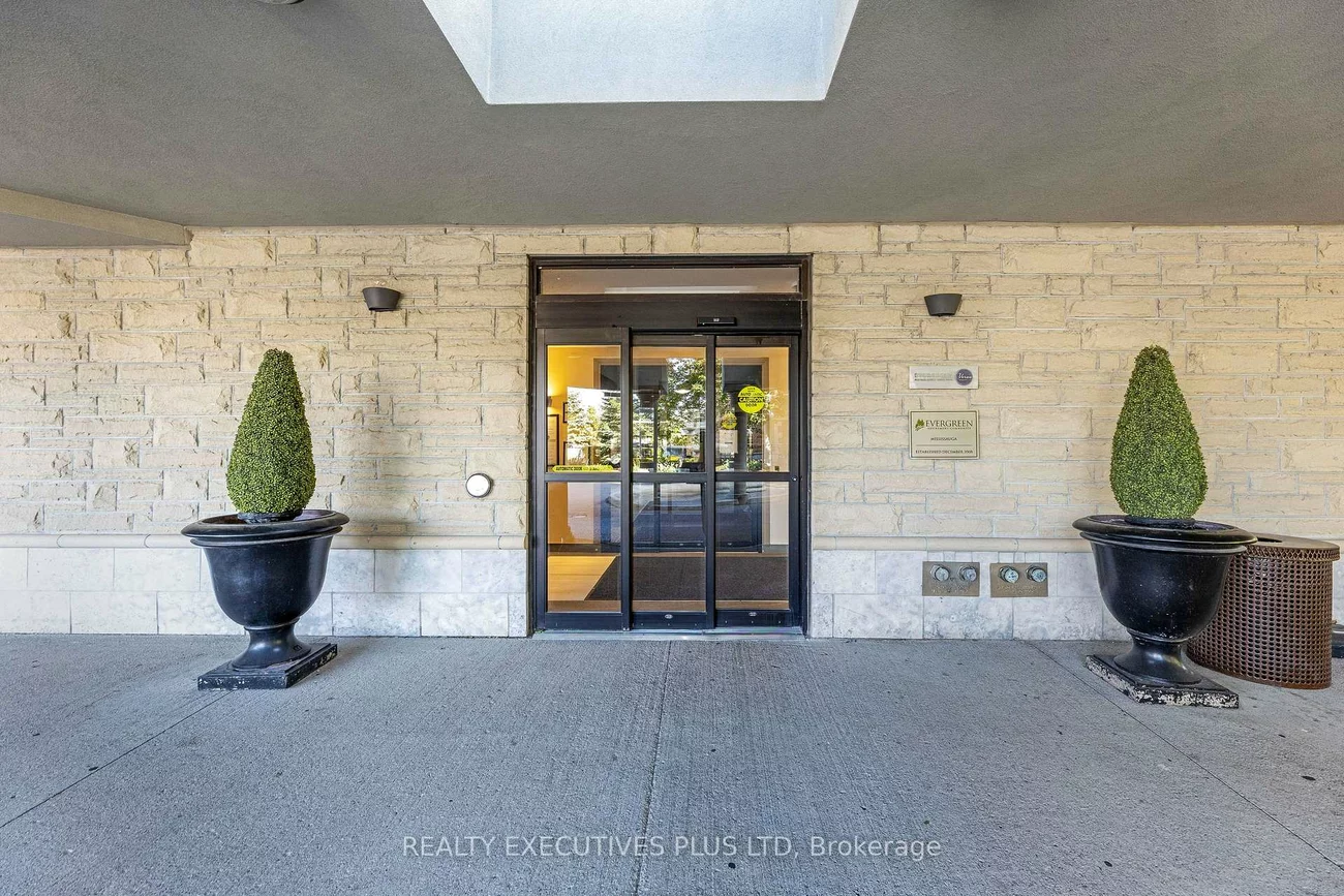 830, Scollard, East Credit, Mississauga