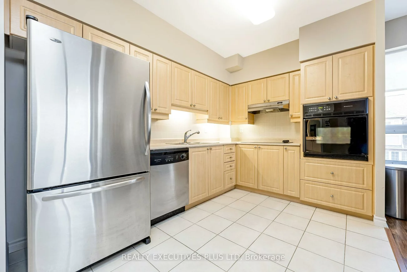 830, Scollard, East Credit, Mississauga