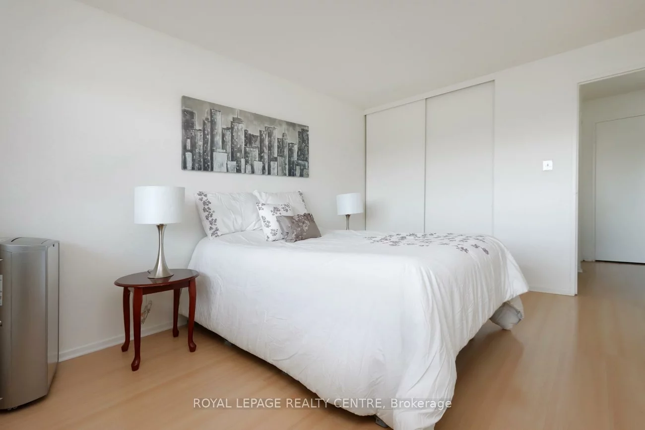 1055, Dundas, Applewood, Mississauga