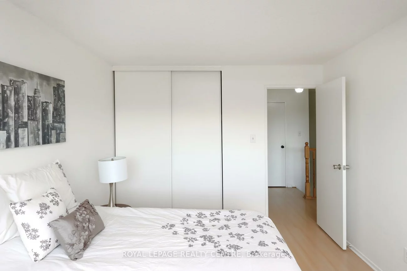 1055, Dundas, Applewood, Mississauga