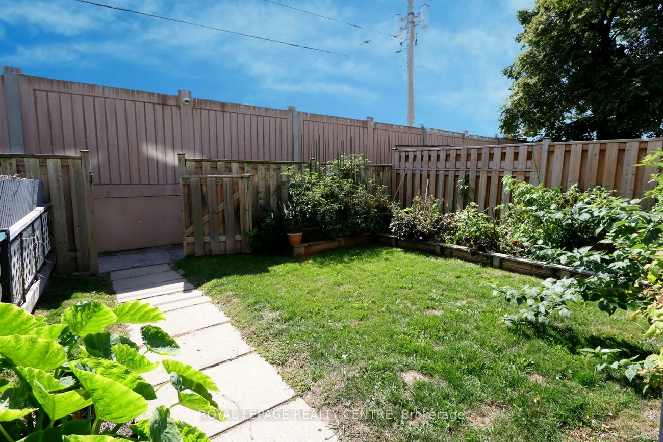 1055, Dundas, Applewood, Mississauga