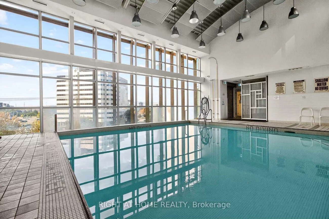 220, Burnhamthorpe, City Centre, Mississauga