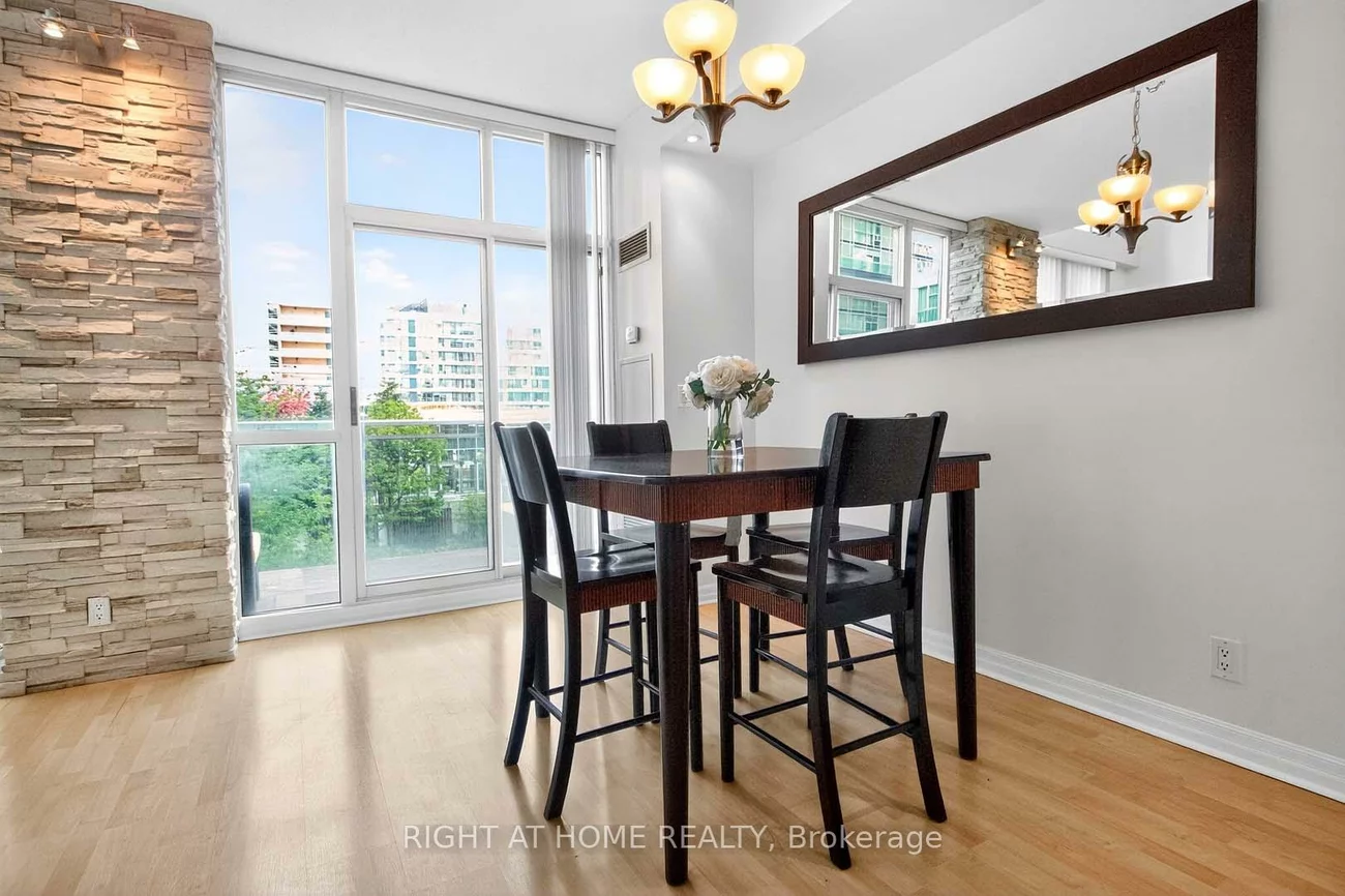 220, Burnhamthorpe, City Centre, Mississauga