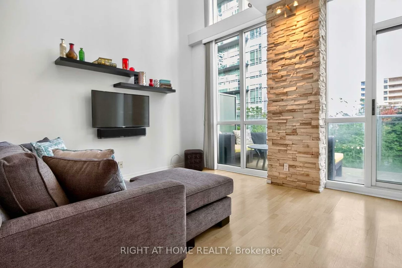 220, Burnhamthorpe, City Centre, Mississauga