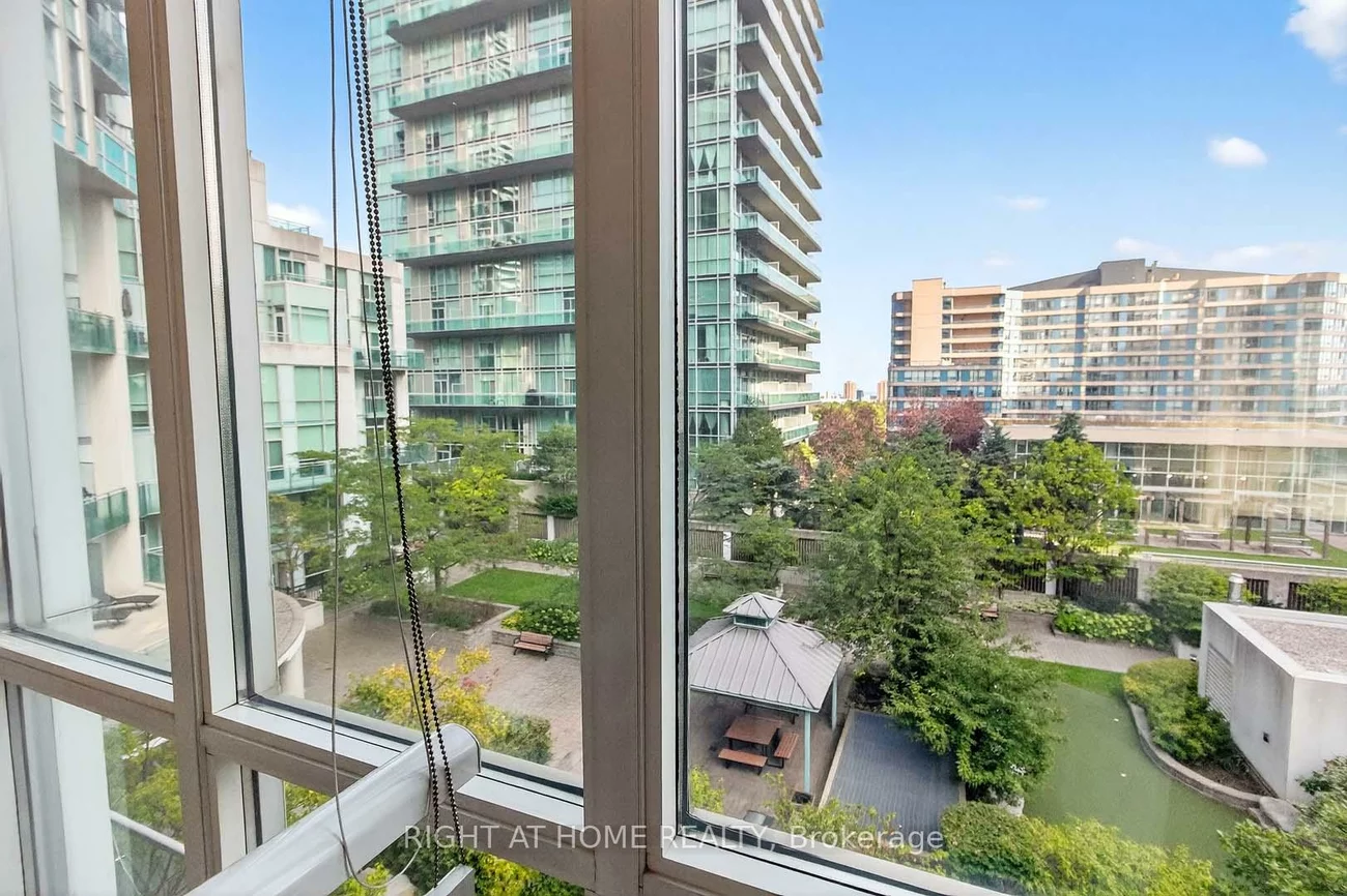 220, Burnhamthorpe, City Centre, Mississauga