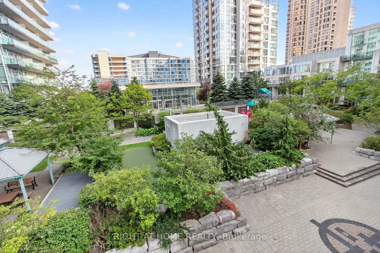 220, Burnhamthorpe, City Centre, Mississauga