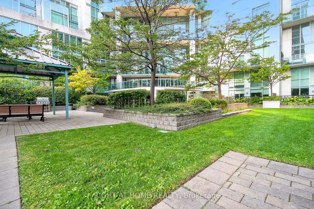 220, Burnhamthorpe, City Centre, Mississauga