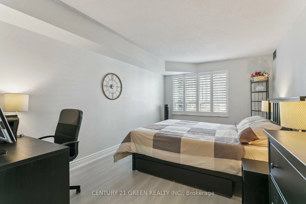 325, Webb, City Centre, Mississauga