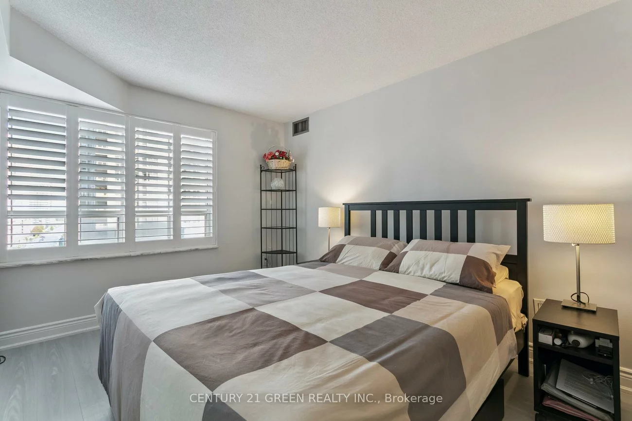 325, Webb, City Centre, Mississauga
