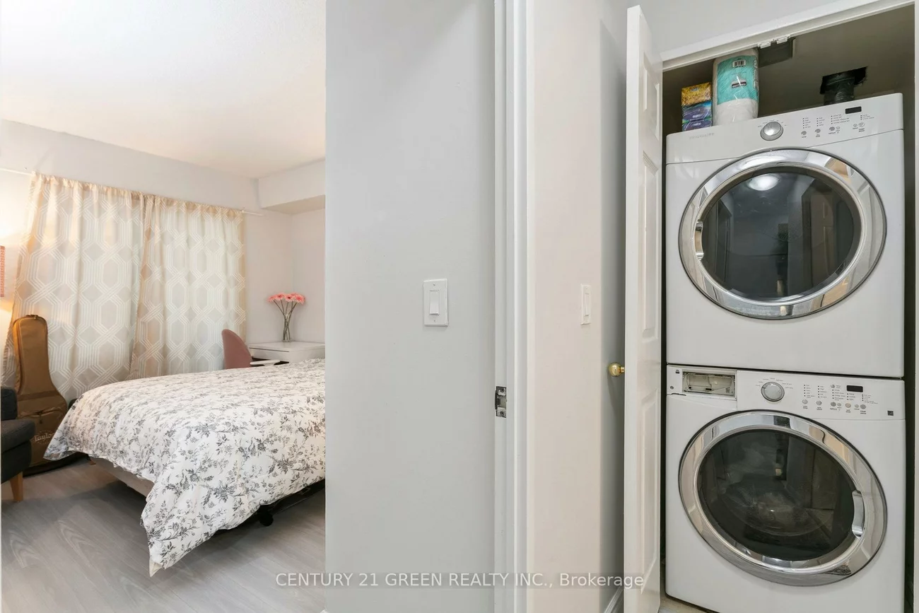 325, Webb, City Centre, Mississauga