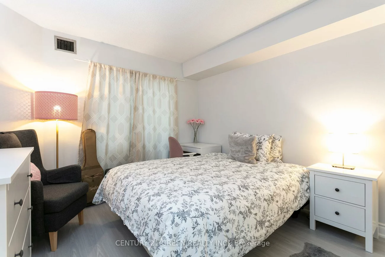 325, Webb, City Centre, Mississauga