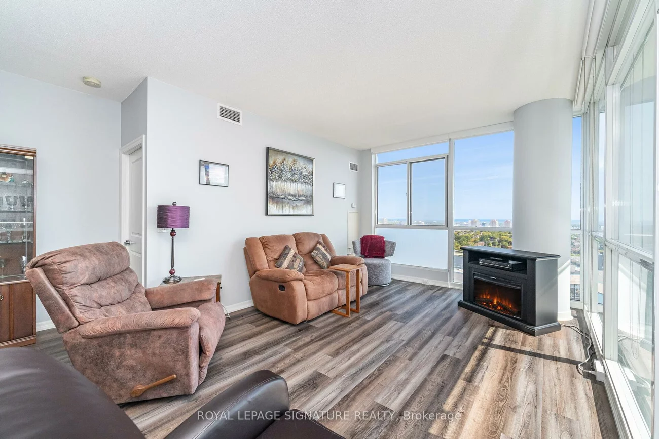 225, Webb, City Centre, Mississauga