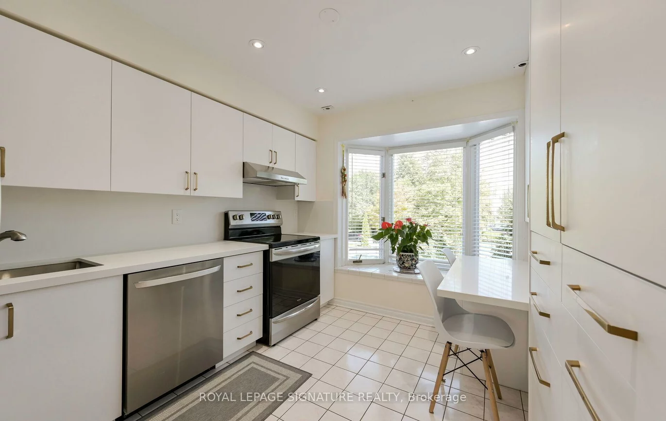 1232, Upper Village, Lakeview, Mississauga