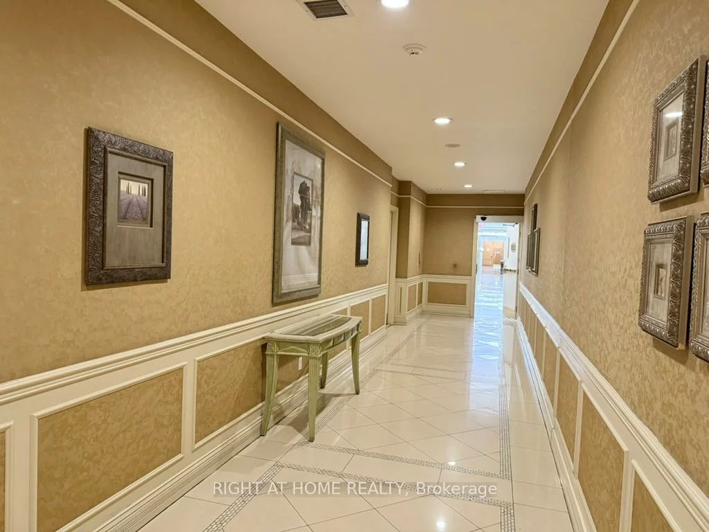 25, Kingsbridge Garden, Hurontario, Mississauga