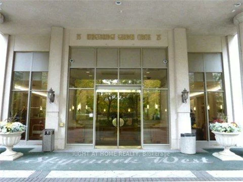 25, Kingsbridge Garden, Hurontario, Mississauga