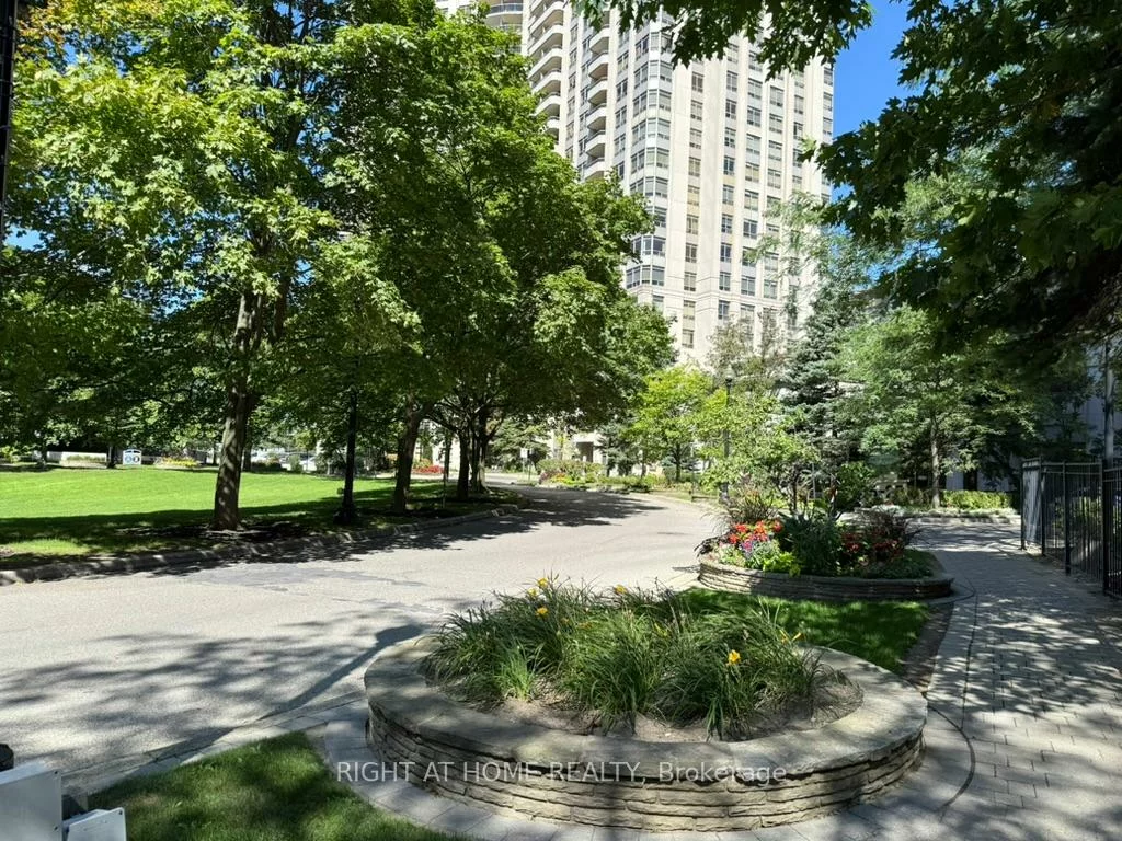 25, Kingsbridge Garden, Hurontario, Mississauga