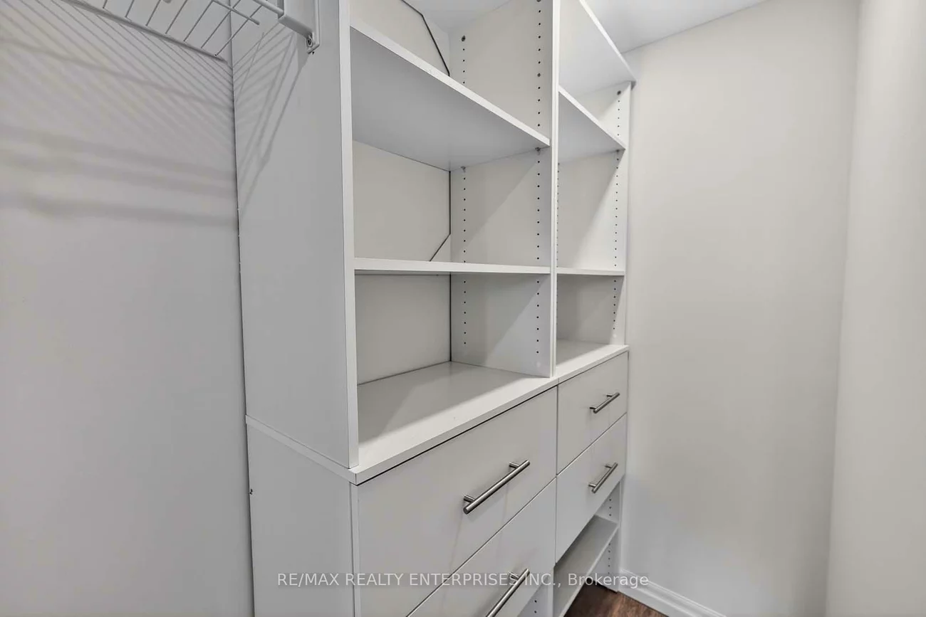 1110, Walden, Clarkson, Mississauga