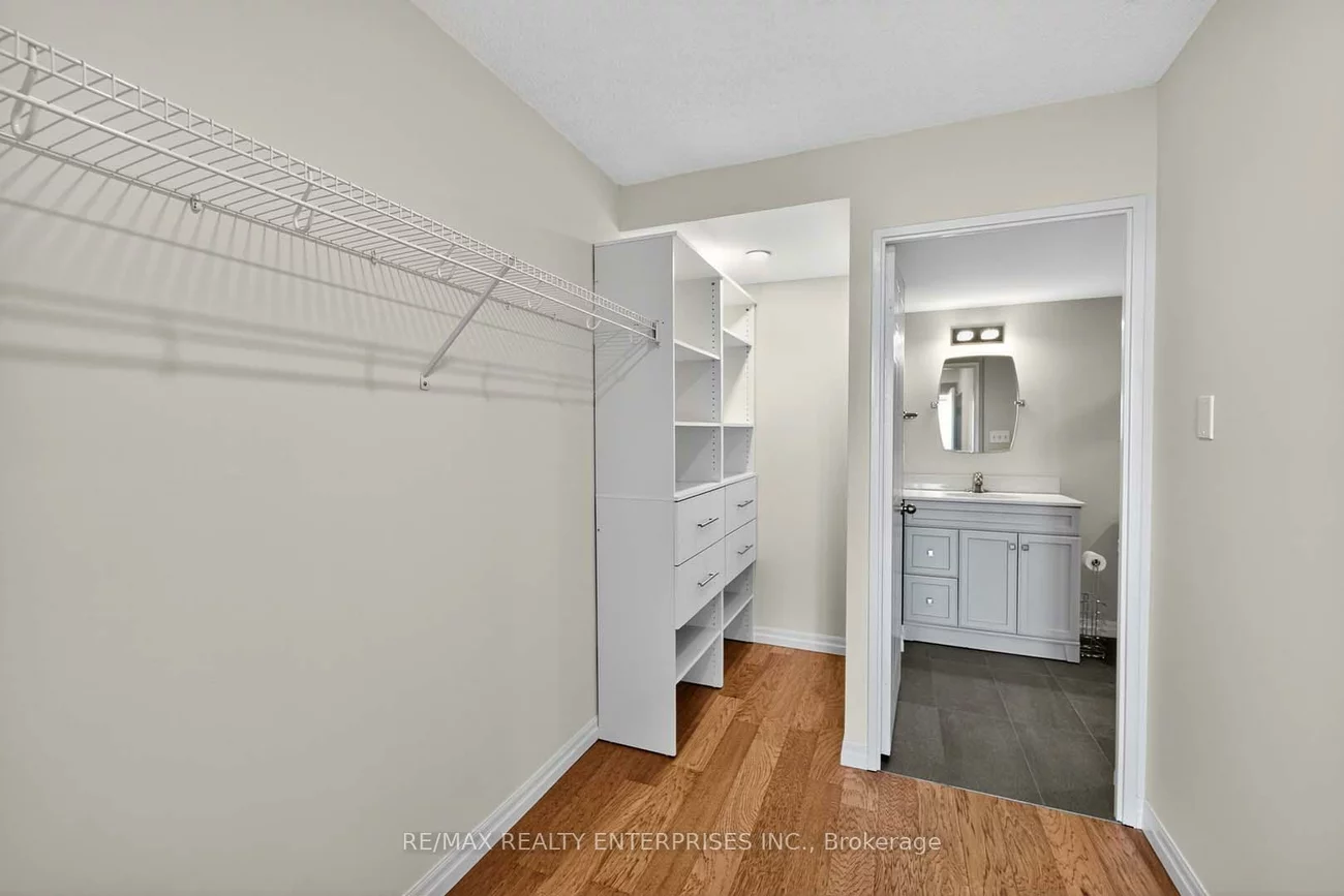 1110, Walden, Clarkson, Mississauga