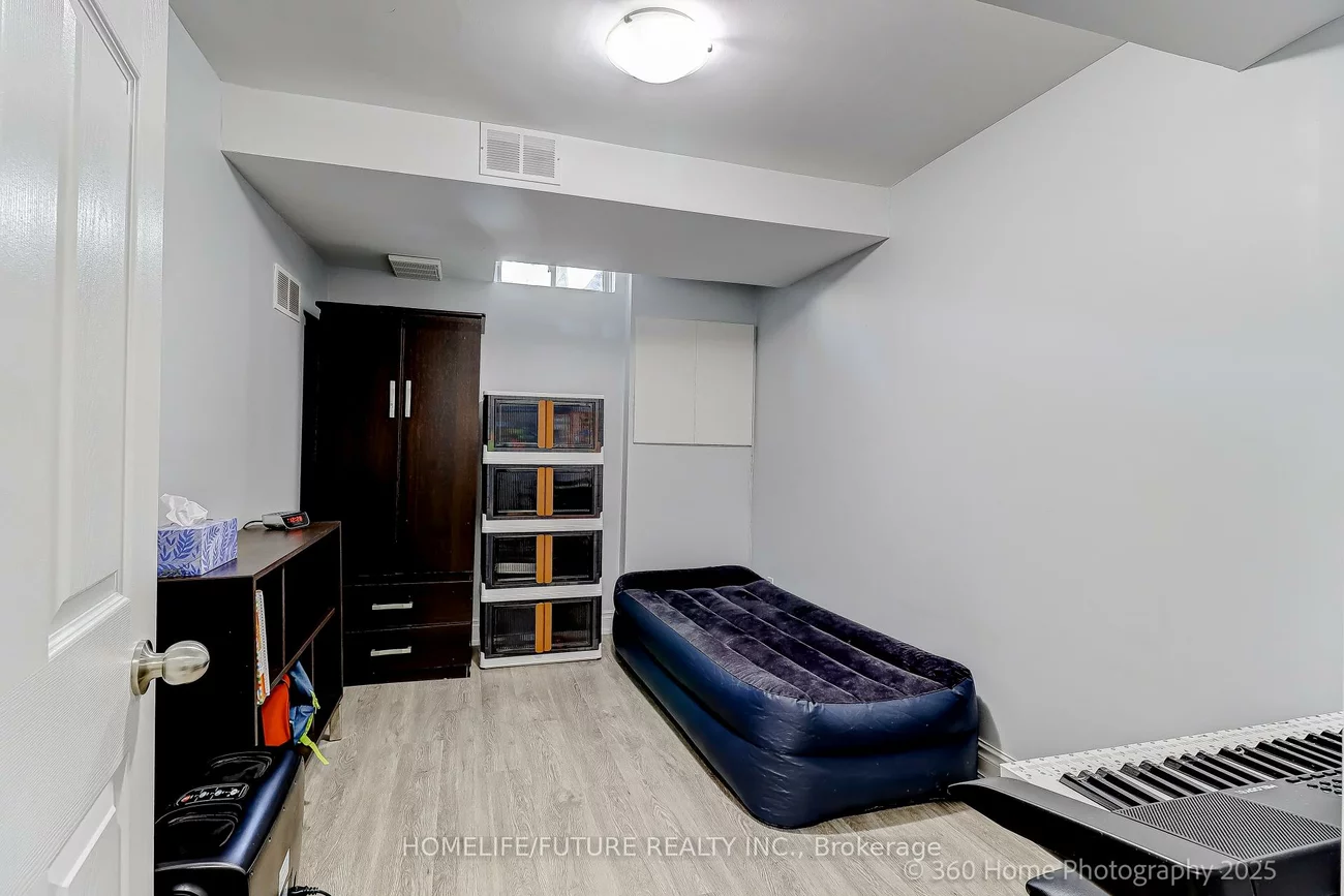 1292, Sherwood Mills, East Credit, Mississauga