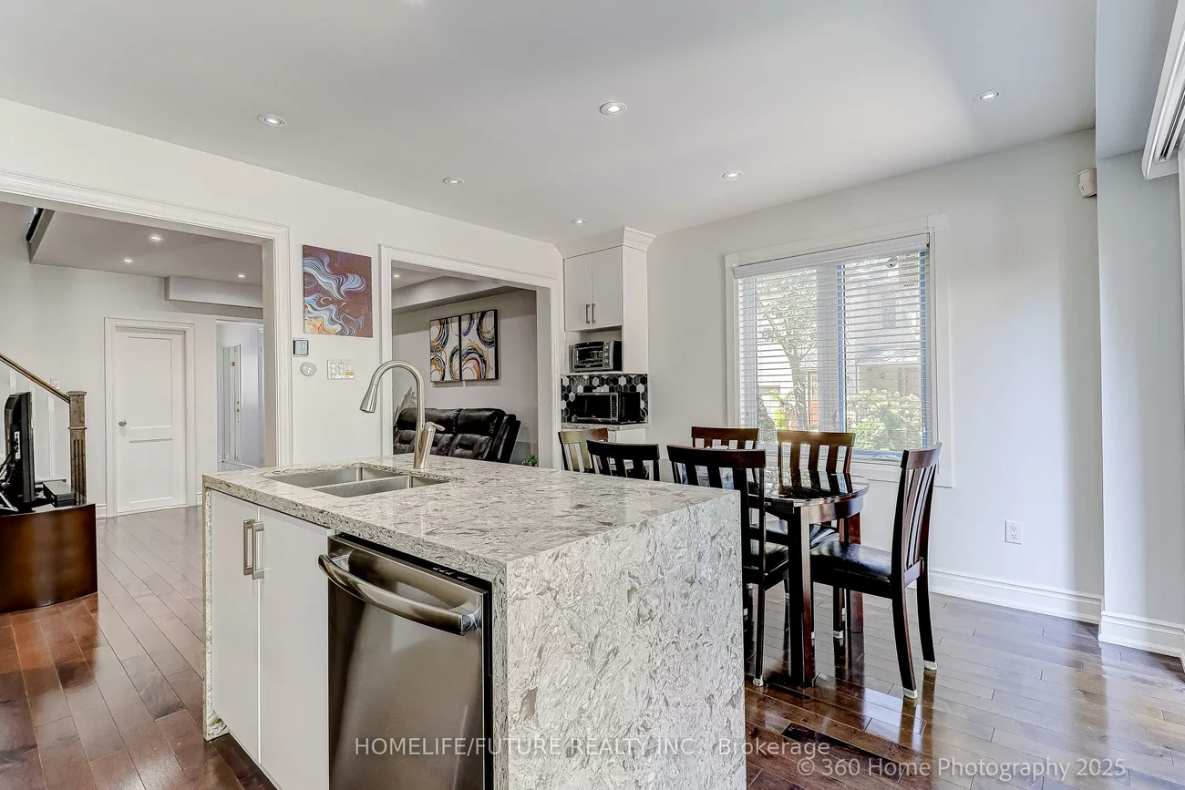 1292, Sherwood Mills, East Credit, Mississauga