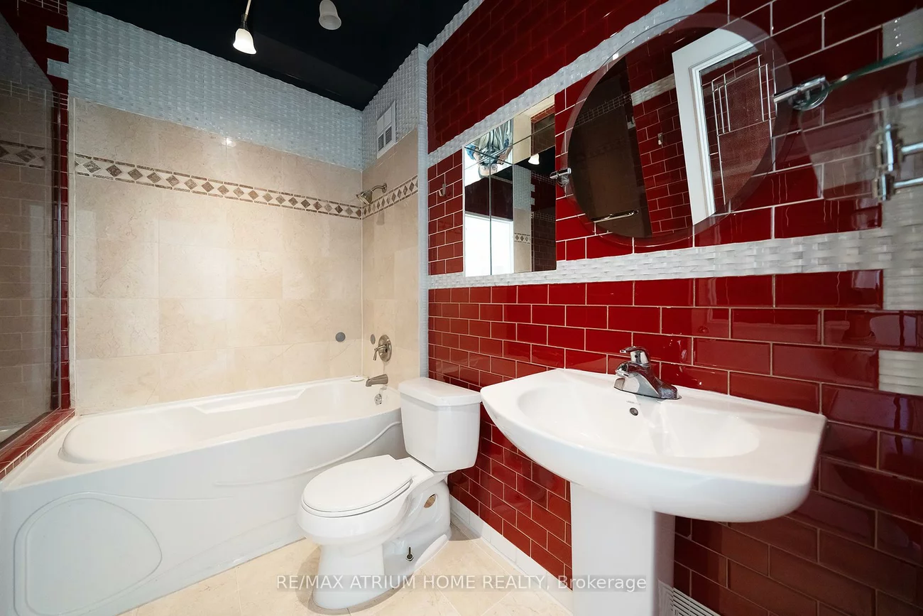 75, King, Cooksville, Mississauga