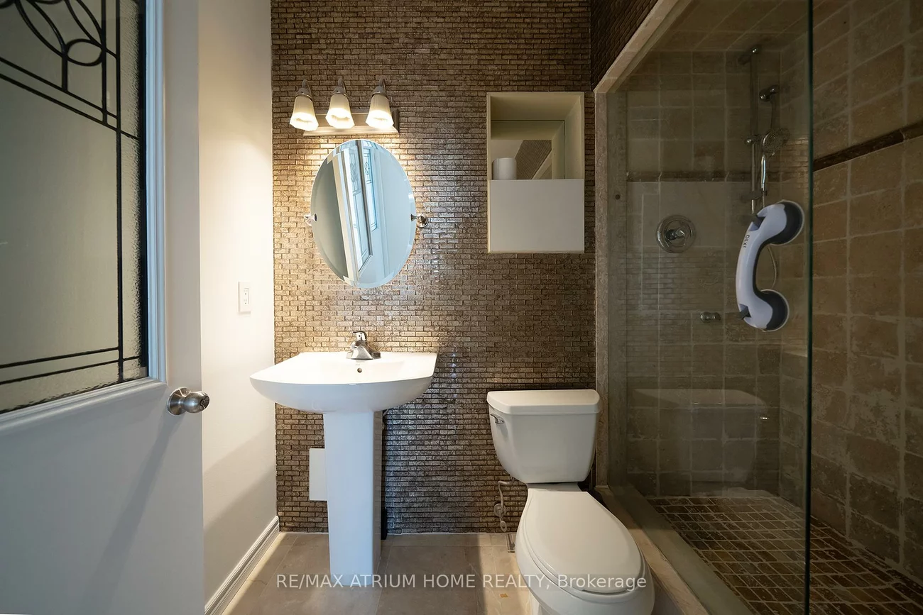 75, King, Cooksville, Mississauga