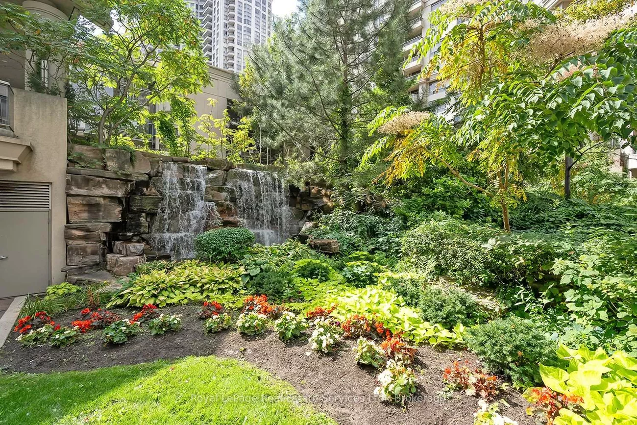3888, Duke Of York, City Centre, Mississauga