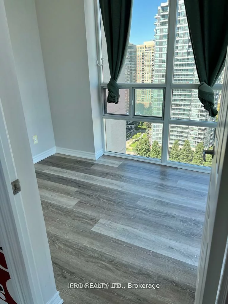 3504, Hurontario, Fairview, Mississauga