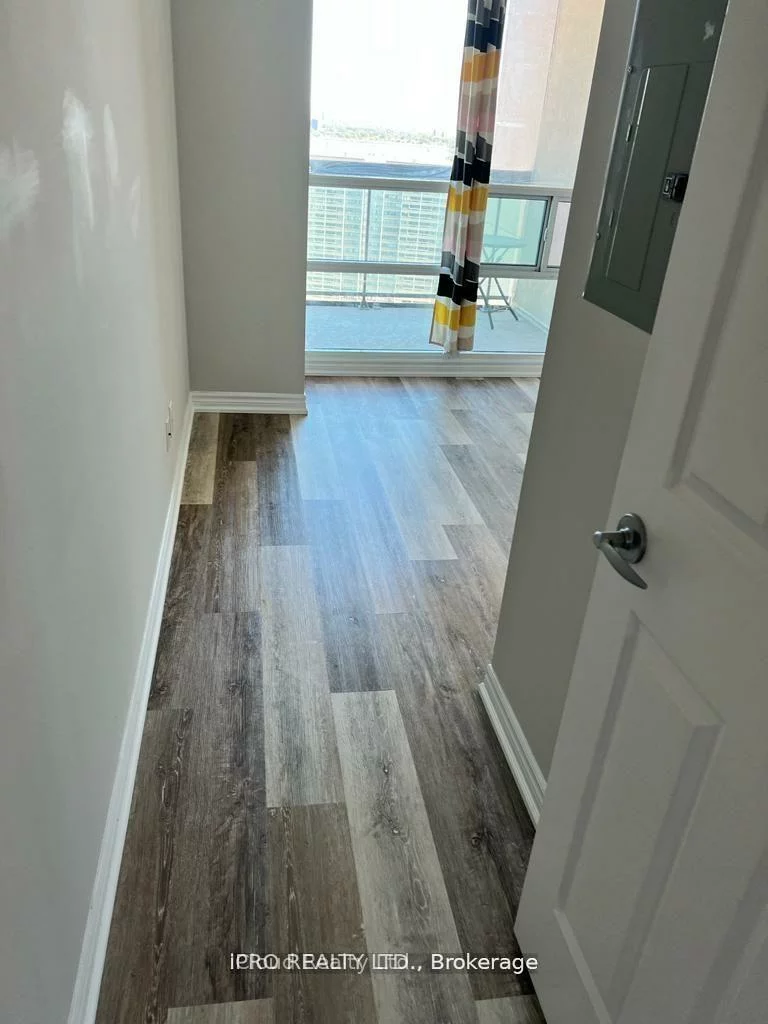 3504, Hurontario, Fairview, Mississauga