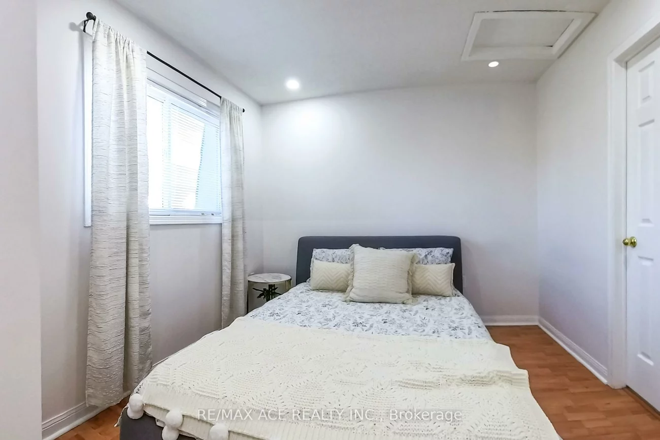 1525, South Parade, East Credit, Mississauga