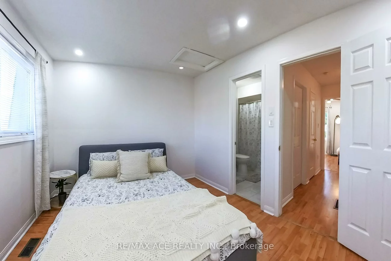1525, South Parade, East Credit, Mississauga