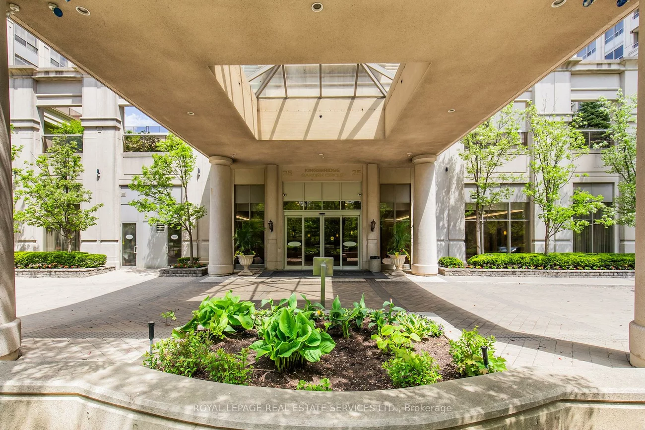 25, Kingsbridge Garden, Hurontario, Mississauga