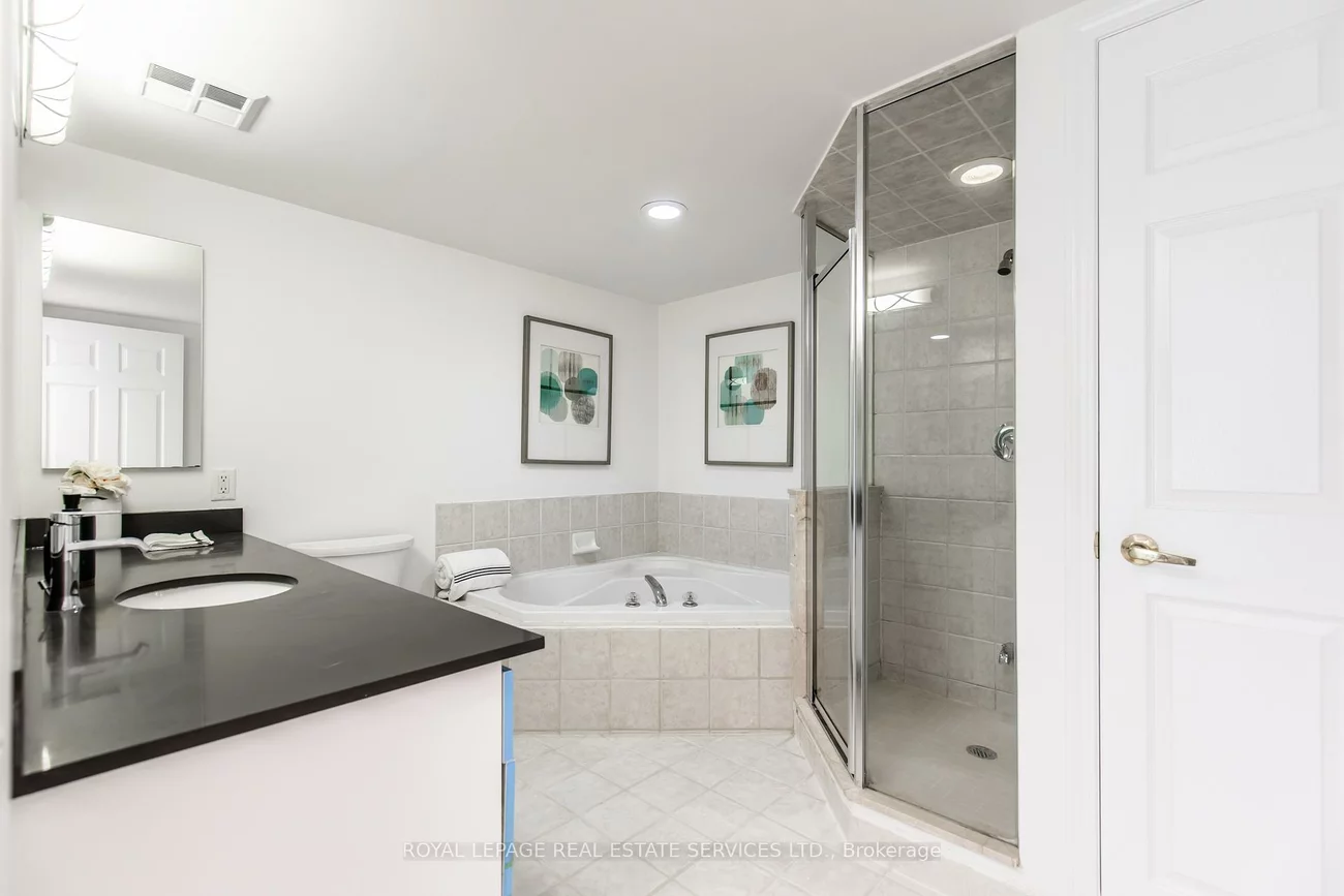 25, Kingsbridge Garden, Hurontario, Mississauga