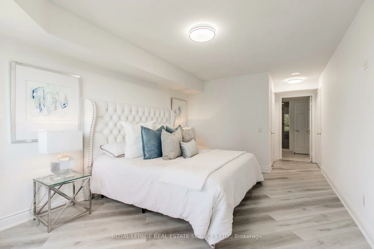25, Kingsbridge Garden, Hurontario, Mississauga