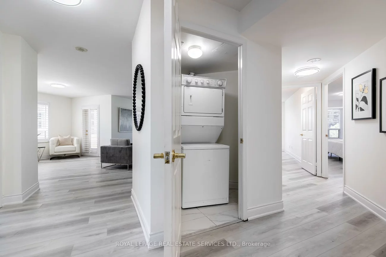 25, Kingsbridge Garden, Hurontario, Mississauga
