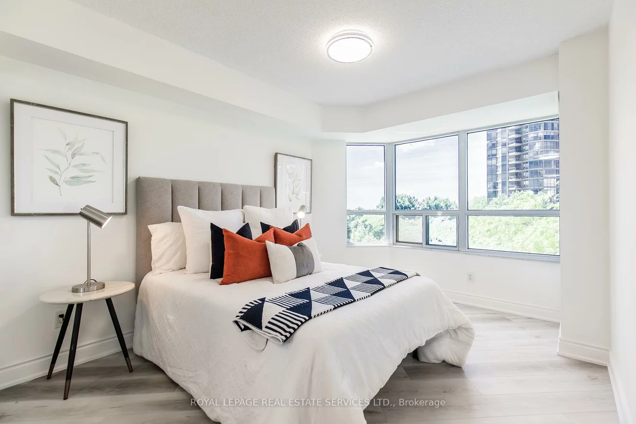 25, Kingsbridge Garden, Hurontario, Mississauga