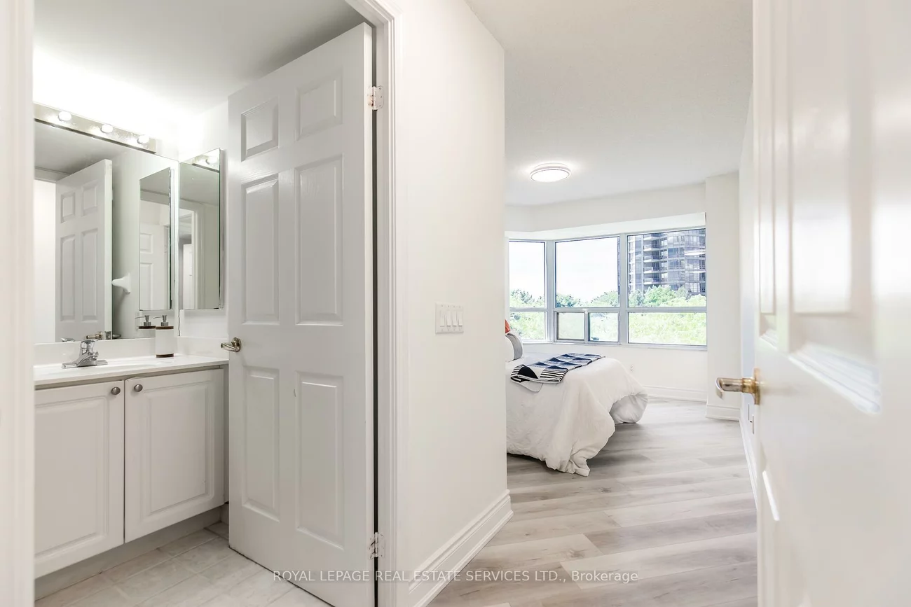 25, Kingsbridge Garden, Hurontario, Mississauga