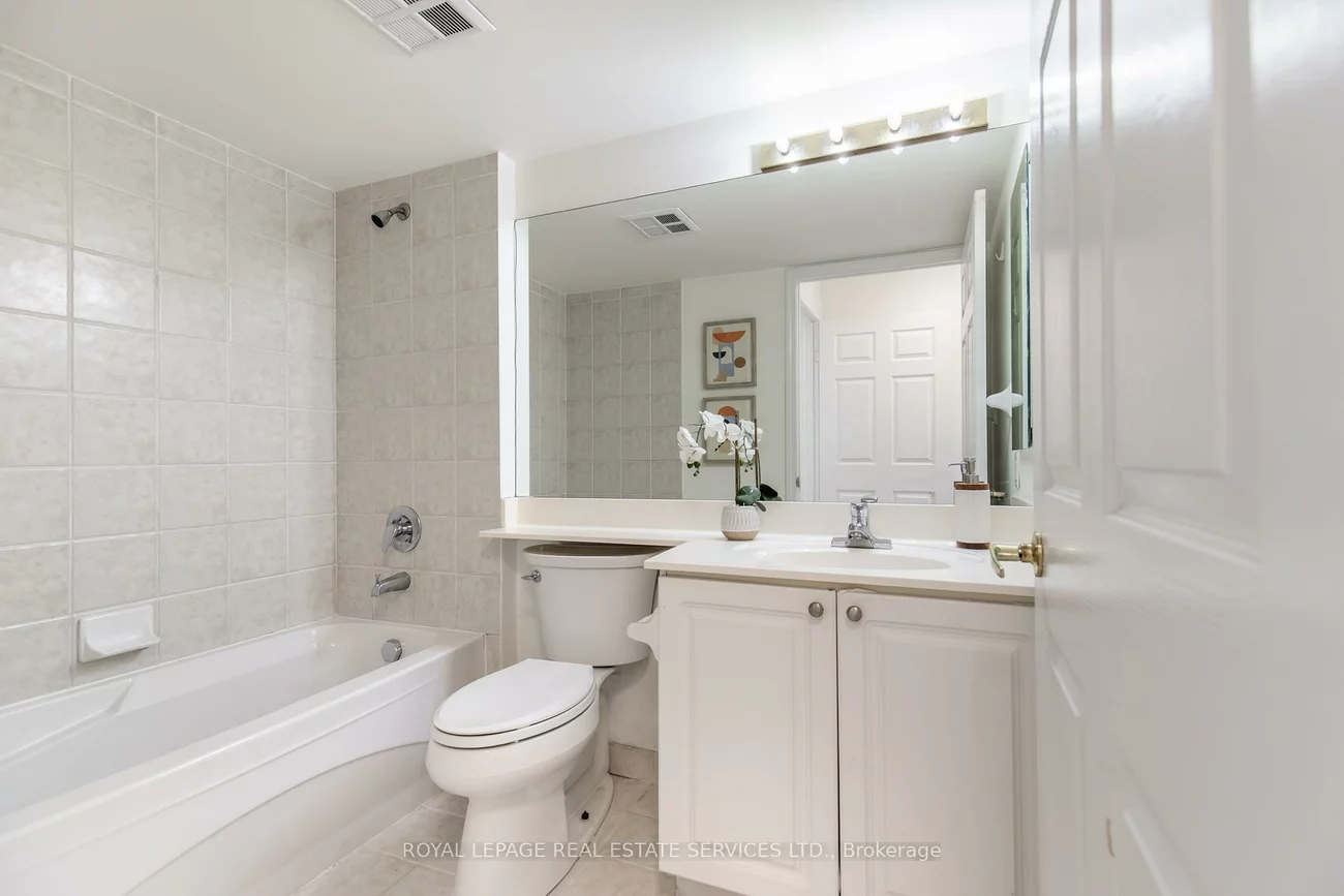 25, Kingsbridge Garden, Hurontario, Mississauga