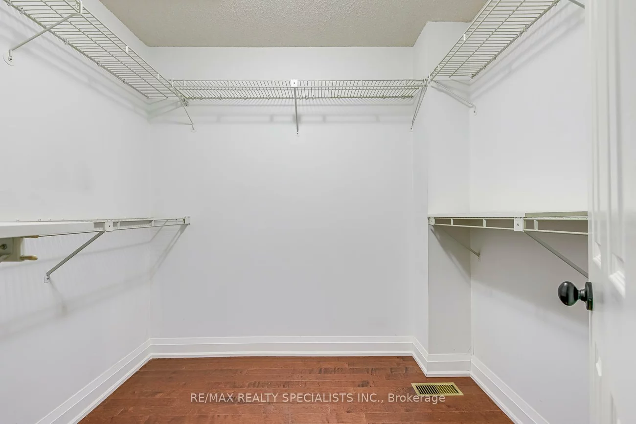 2199, Burnhamthorpe, Erin Mills, Mississauga