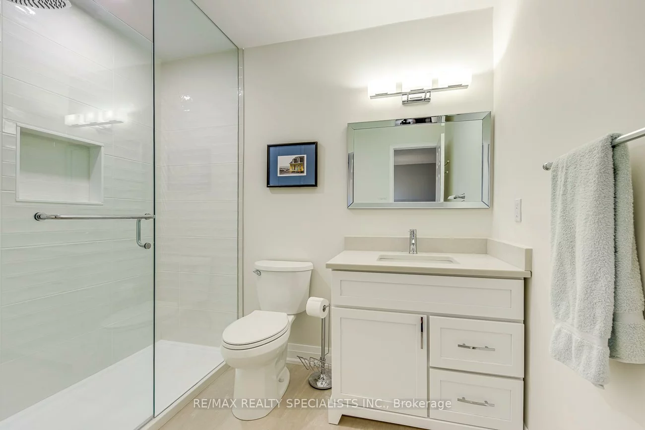 2199, Burnhamthorpe, Erin Mills, Mississauga